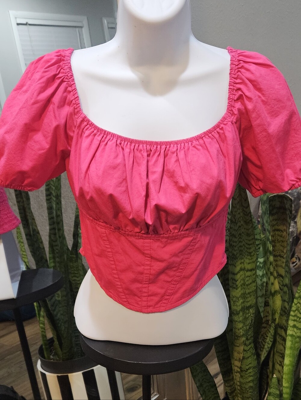 Women’s Pink Puff-Sleeve Crop Top